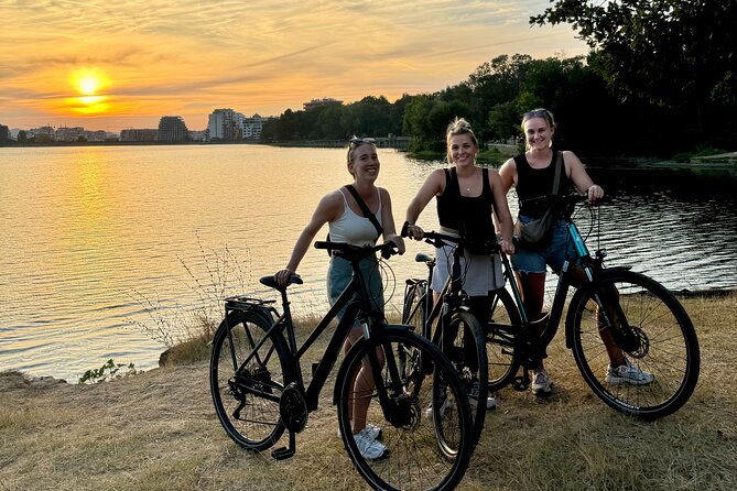 Bike or E-Bike Tour Tirana: Highlights & Grand Park Guided Cycle - An hour in Grand Park