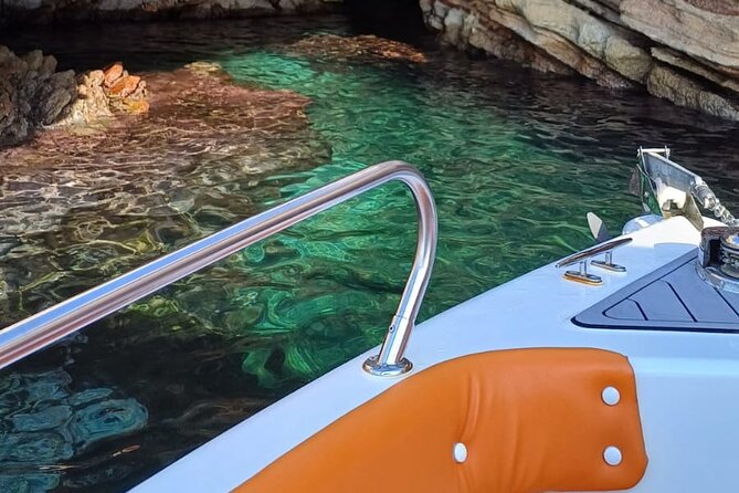 Boat Trip Around the Hidden Gems of Saranda - The short ride toward Kakome