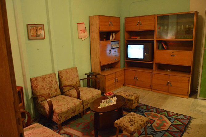 Communist History Tour Tirana & Street Food - Qofte and local flavors at Pazari i Ri