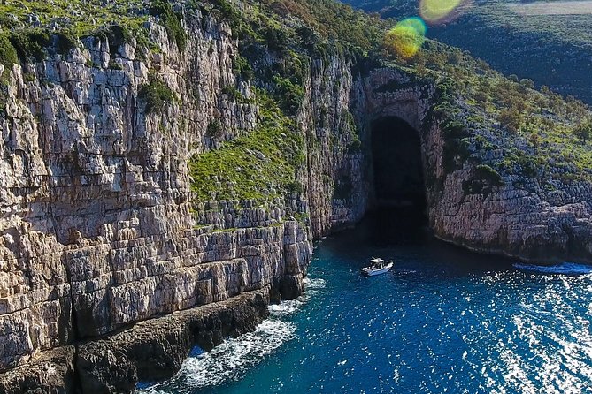 Explore Vlora Bay: Sazani Island &Karaburun peninsula from Tirana - The group size and the day’s social mood