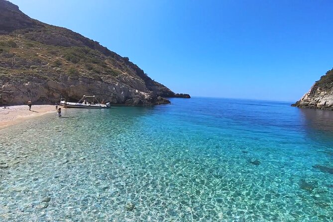 Private 6 H Boat Dafina Bay & Bear's Bay - What the private format changes