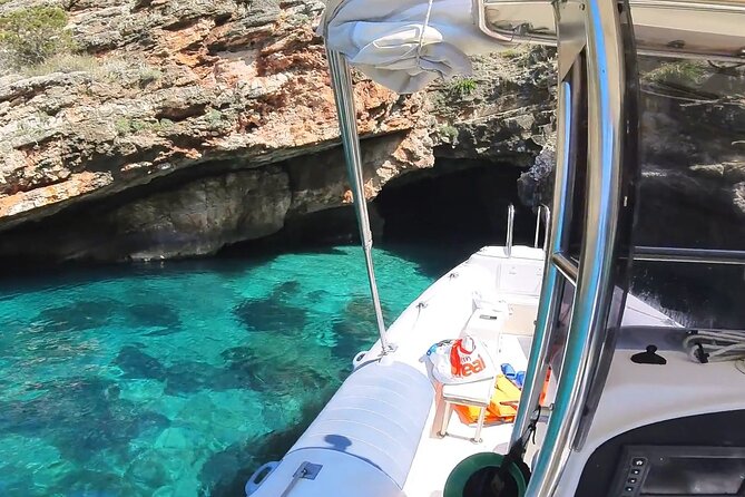 Private Full Day Boat Expedition to Grama Bay - Dafina Beach and the Swim to Dafina Cave
