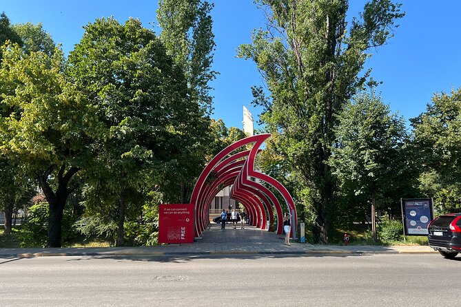 Quick Tour of Tirana - Walking Deshmoret e Kombit Boulevard