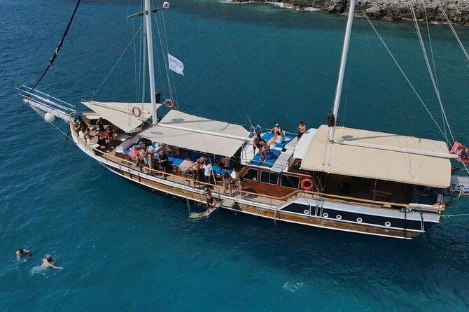 Saranda Prince Ennio-Daily Yacht Tour - What the yacht adds to the experience