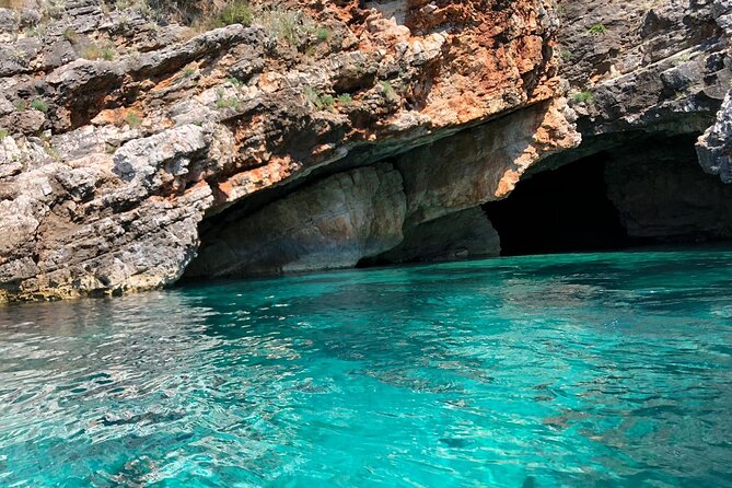 Secret Blue Gem Cave & Grama Bay Boat Tours Vlore - From Vlore to Haxhi Ali Cave