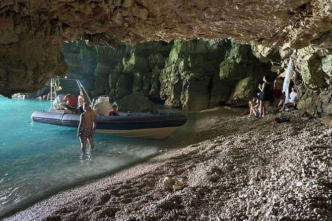 Speed Boat Tour to National Park and Grama Bay - Bristan, English, Salome, and Petruni bays