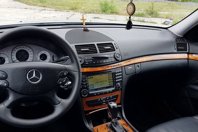 Transfers Tirana Airport - Sarande - Ksamil - Airport Tirana - Who should book this airport transfer?